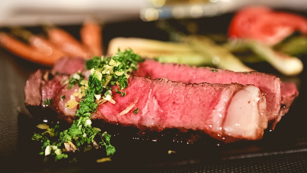 Faux-filet crémolata et carottes braisées